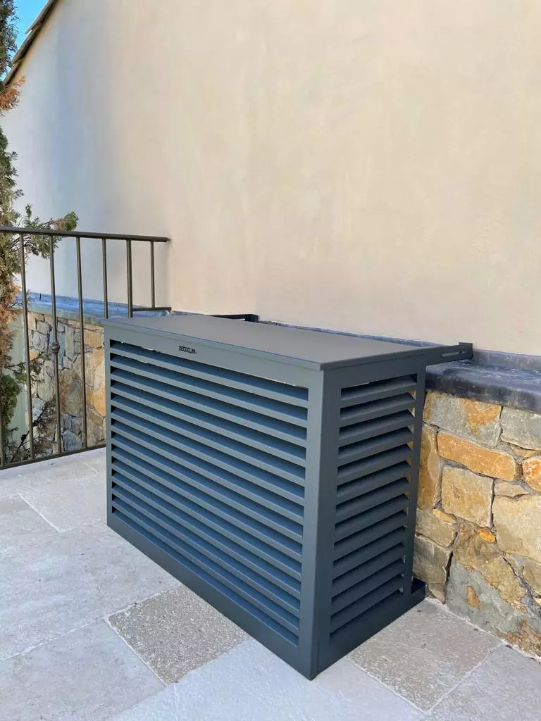 mooie grijze aluminium airconditioning cover